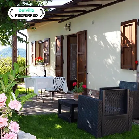 Prázdninový dům In With Garden