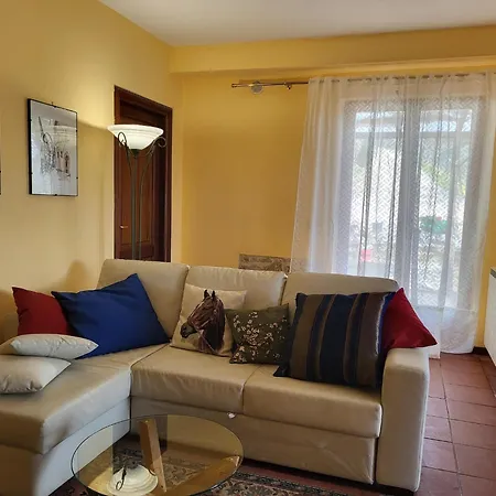 Dom wakacyjny In With Garden